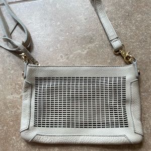 Lines Pelle Leather Purse
